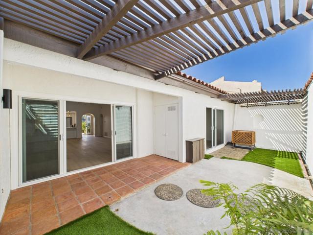 670 Bel Air Dr W, Vista CA: https://media.crmls.org/mediaz/bb62cd02-551e-4172-88f0-5c08a3898039.jpg