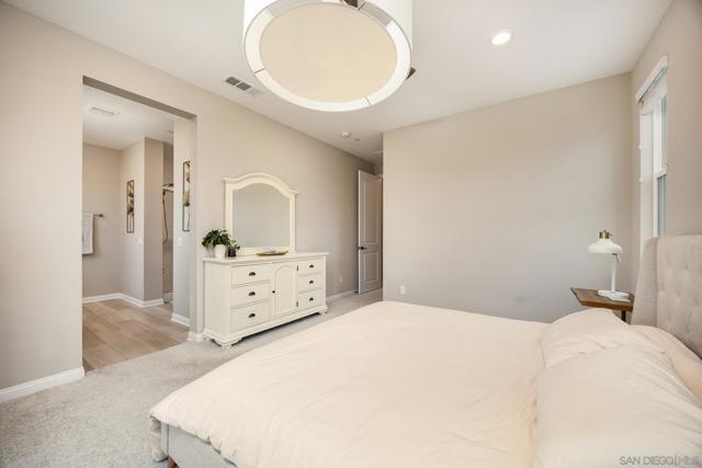 2097 Bluestone Cir, Chula Vista CA: https://media.crmls.org/mediaz/bb62cd72-ac69-486d-bc83-ad2ed783001a.jpg