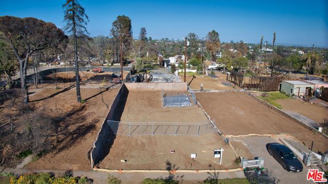 1150 Kagawa Street, Pacific Palisades CA: https://media.crmls.org/mediaz/bb63254c-8e2e-46b2-beb4-a38961f8ea33.jpg