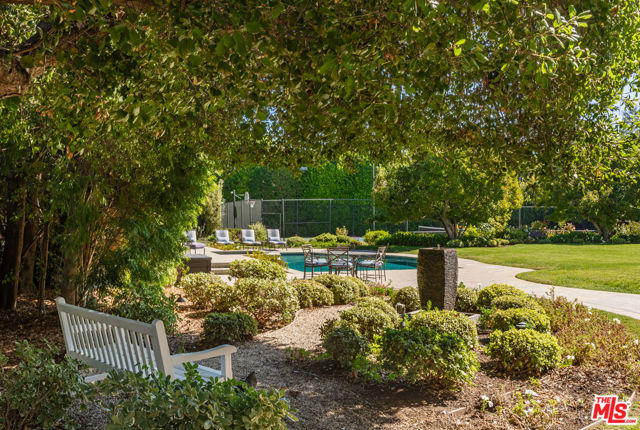 5200 Encino Avenue, Encino CA: https://media.crmls.org/mediaz/bb63537d-8452-492d-8d10-f8254e1bd4d8.jpg