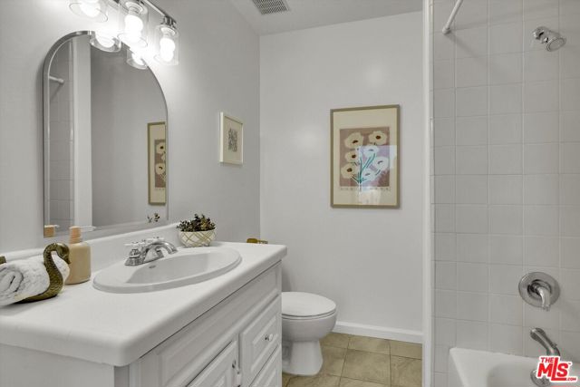 4300 Laurelgrove Avenue, Studio City CA: https://media.crmls.org/mediaz/bb636211-d643-4869-b2cd-f35604eb5e5c.jpg