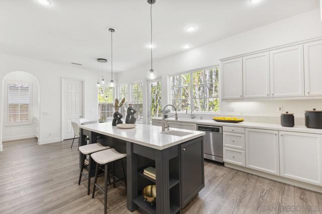 11649 Thistle Hill Pl, San Diego CA: https://media.crmls.org/mediaz/bb641c89-fcb4-4c1c-b1b9-67a651b077ed.jpg