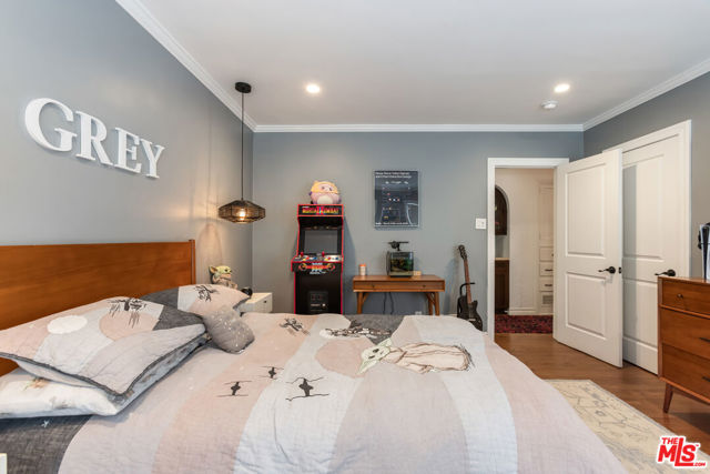 724 N Spaulding Avenue, Los Angeles CA: https://media.crmls.org/mediaz/bb642c02-af70-44c3-acc9-3c5e33f87b98.jpg