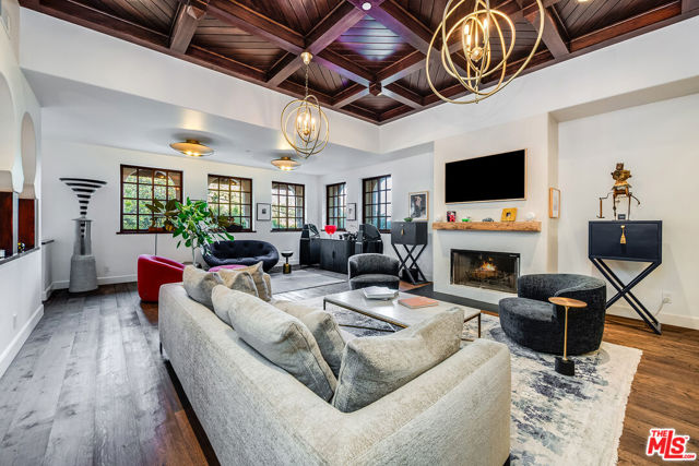 1925 Curson Place, Los Angeles CA: https://media.crmls.org/mediaz/bb648d2e-4963-487c-819c-84e2d380e314.jpg
