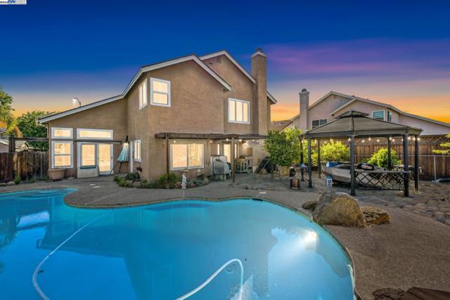1005 Wood Thrush Ln, Tracy CA: https://media.crmls.org/mediaz/bb648f8f-a453-4959-8ac7-ab2ab4acb082.jpg