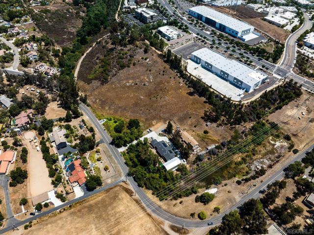 0 Kauana Loa Dr, Escondido CA: https://media.crmls.org/mediaz/bb652c55-06c0-4e68-b96b-ed8b7e549e20.jpg