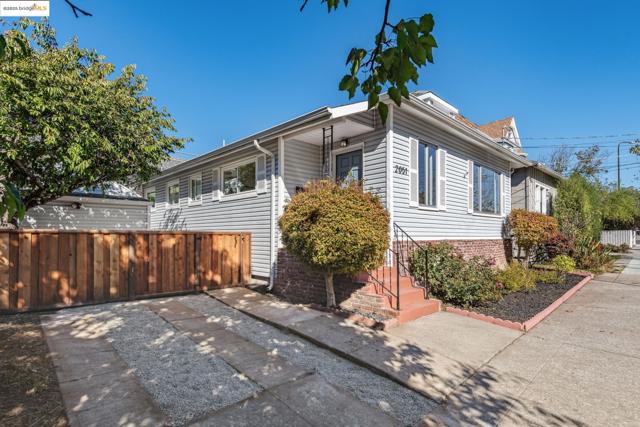 View of home's exterior