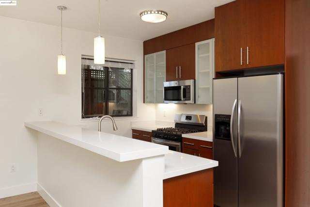 1565 32nd Street, Oakland CA: https://media.crmls.org/mediaz/bb654a06-6ab6-4e6a-a4c1-c1f102583e33.jpg