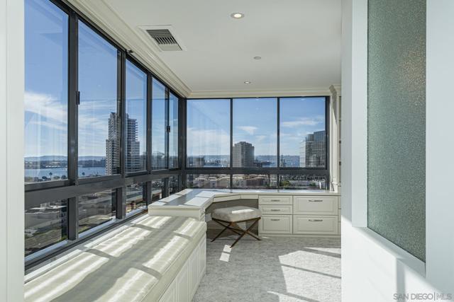 700 Front Street, San Diego CA: https://media.crmls.org/mediaz/bb65ff0e-80c8-4a07-9c28-86983438dab5.jpg