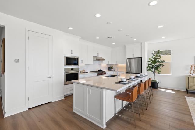 948 Visalia Pl, San Marcos CA: https://media.crmls.org/mediaz/bb665cf5-8971-48bf-97de-31325a2f62e7.jpg