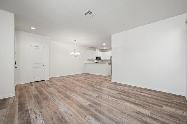 1718 Santa Ivy Ave, Chula Vista CA: https://media.crmls.org/mediaz/bb679e58-6cbe-4f56-8bb8-43f54b296e10.jpg