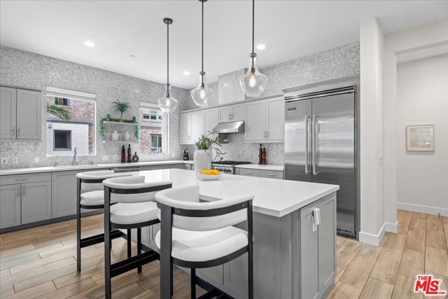 12714 W Sea Spray Place, Playa Vista CA: https://media.crmls.org/mediaz/bb67a6ec-99d1-4031-a43d-f29226c8d5de.jpg
