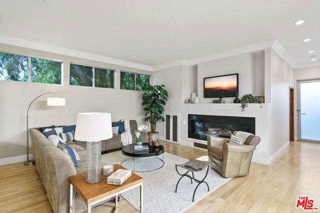 2700 Coolidge Avenue, Los Angeles CA: https://media.crmls.org/mediaz/bb689b0d-8bd3-4086-94f6-4f3bc5fd6f7d.jpg