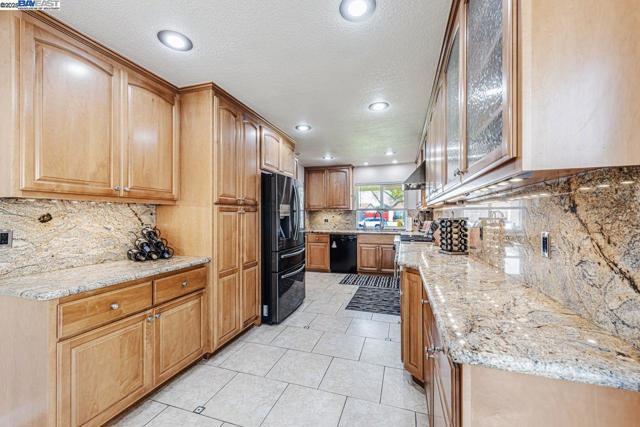 4318 Ellen Way, Union City CA: https://media.crmls.org/mediaz/bb68fd37-1f9d-4b2a-a24e-5f48c988bbc1.jpg