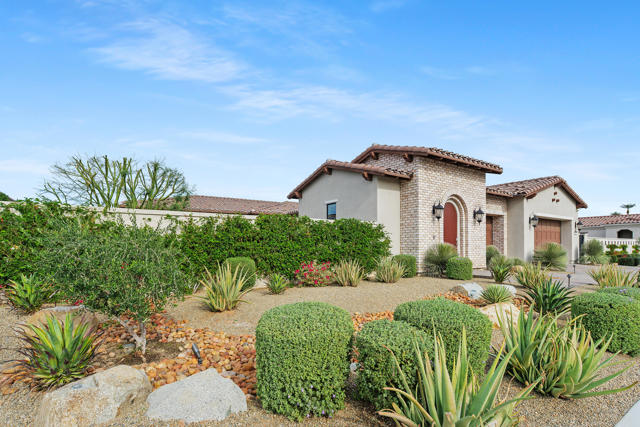 75144 Citadel Place, Indian Wells CA: https://media.crmls.org/mediaz/bb691744-a34f-483e-ad6f-e496474a0a0e.jpg