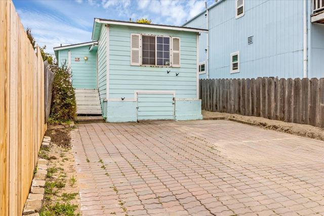 1195 Elm Avenue, Seaside CA: https://media.crmls.org/mediaz/bb697acb-6ee8-4339-bb7f-1528acaff483.jpg