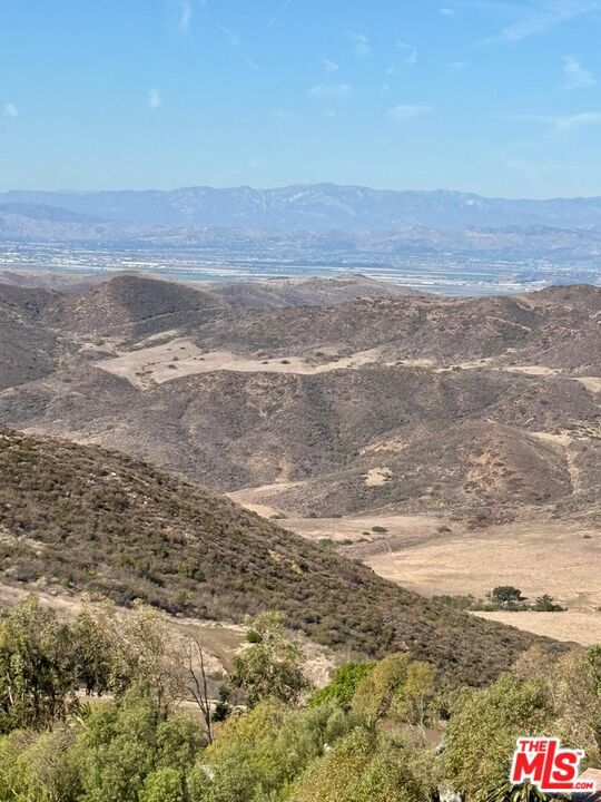11077 Pacific View Drive, Malibu CA: https://media.crmls.org/mediaz/bb699cf9-7fef-4b68-9b3d-749e108bdb72.jpg