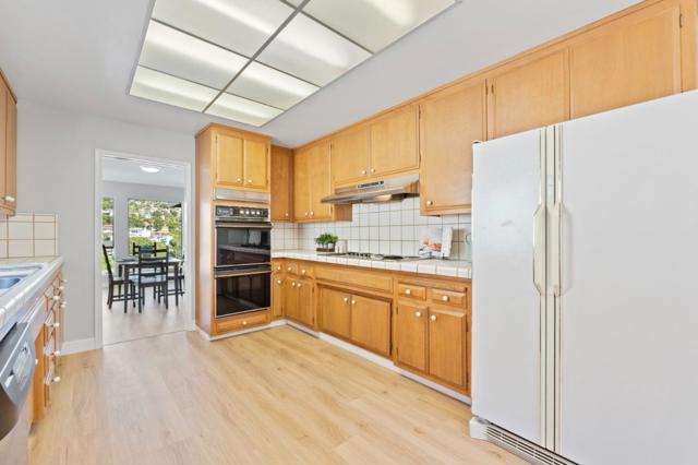 942 Viewridge Drive, San Mateo CA: https://media.crmls.org/mediaz/bb69a36e-f92e-4e5d-8283-dc0486d8ba95.jpg