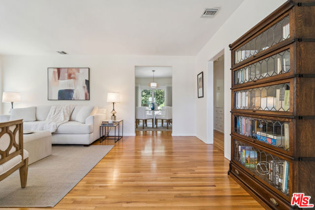 14741 Killion Street photo 3