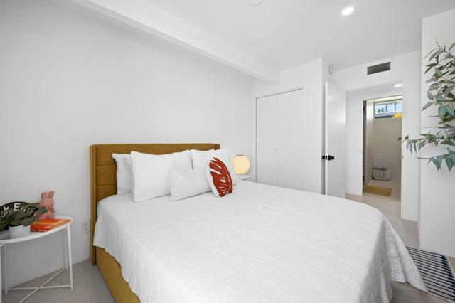 1740 N Via Miraleste, Palm Springs CA: https://media.crmls.org/mediaz/bb6a0256-6dec-4644-9018-1b8d1487ceab.jpg