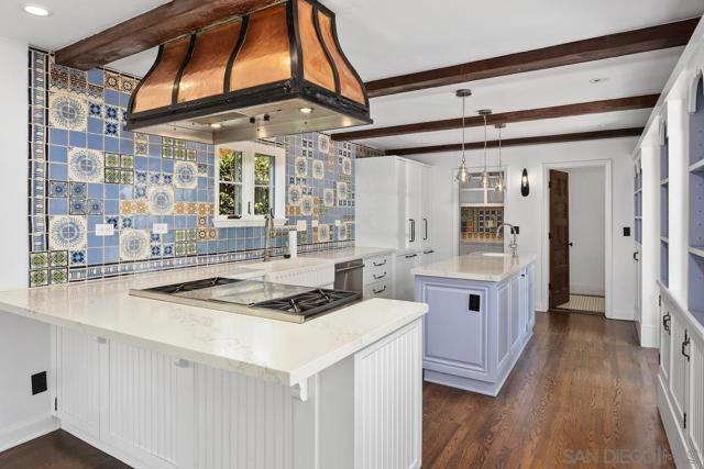 7728 Ludington Pl, La Jolla CA: https://media.crmls.org/mediaz/bb6a309a-ff3f-40a5-8912-a9a85aa77da0.jpg