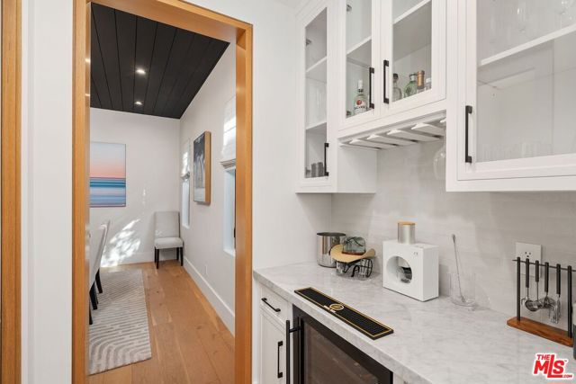 4937 Rubio Avenue, Encino CA: https://media.crmls.org/mediaz/bb6a503b-067f-490a-991c-e3621b381d5b.jpg