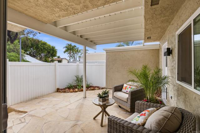 Detail Gallery Image 16 of 21 For 1089 Woodlake Drive, Cardiff By The Sea,  CA 92007 - 3 Beds | 3 Baths