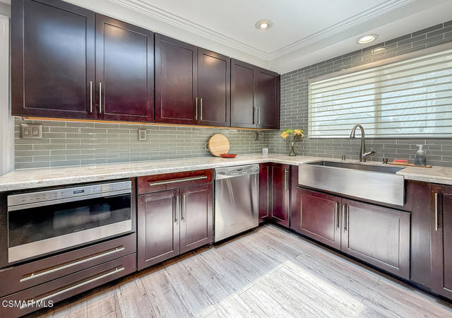 23225 Cass Avenue, Woodland Hills CA: https://media.crmls.org/mediaz/bb6aacff-f67e-4efe-9624-32809393eeca.jpg