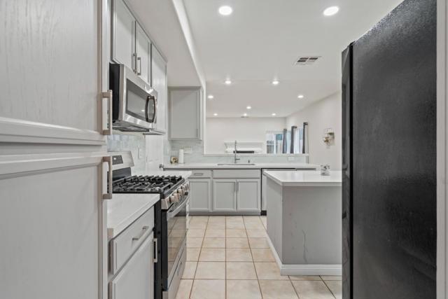 1697 Via Milano Drive, Gustine CA: https://media.crmls.org/mediaz/bb6aff5a-a785-4b84-8735-a058e563d283.jpg