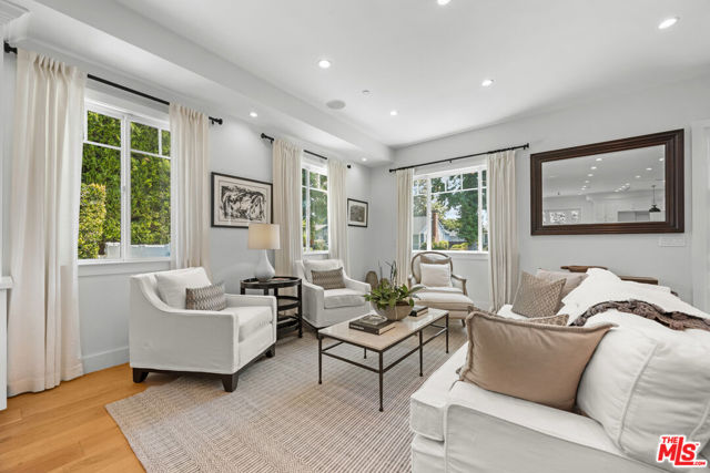 4943 Stern Avenue, Sherman Oaks CA: https://media.crmls.org/mediaz/bb6b46ee-af86-414c-a3d6-470fff1b08f7.jpg
