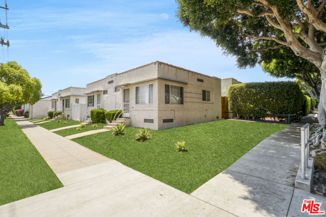 2415 Arizona Avenue, Santa Monica CA: https://media.crmls.org/mediaz/bb6b6414-458c-497b-ad31-8bfb2d5e7db8.jpg