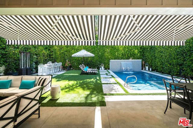 4365 Kraft Avenue, Studio City CA: https://media.crmls.org/mediaz/bb6b87f5-63b9-4549-8da8-75dbb184a180.jpg