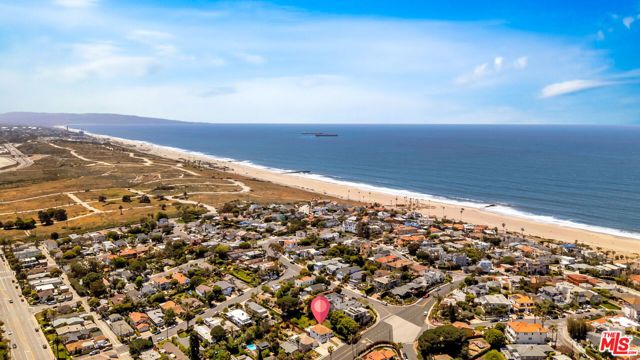 408 W Manchester Avenue, Playa del Rey CA: https://media.crmls.org/mediaz/bb6ba6ea-01f4-4a15-8aa9-8b7b1cfb35bc.jpg