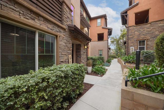 Detail Gallery Image 2 of 36 For 2860 Athens Rd #12,  Chula Vista,  CA 91915 - 4 Beds | 3/1 Baths