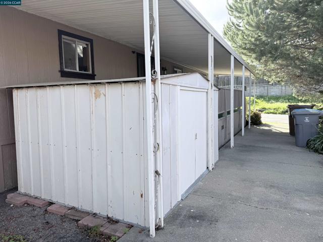 244 American Canyon Rd, American Canyon CA: https://media.crmls.org/mediaz/bb6c564b-2c16-4cfa-b593-fb4bebece15c.jpg