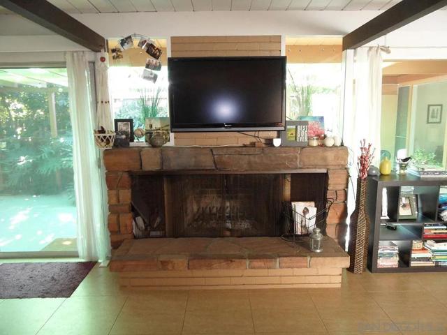 1631 Cypress Ave, San Diego CA: https://media.crmls.org/mediaz/bb6cc98d-3a49-443c-8330-ac2a6d82d2b5.jpg