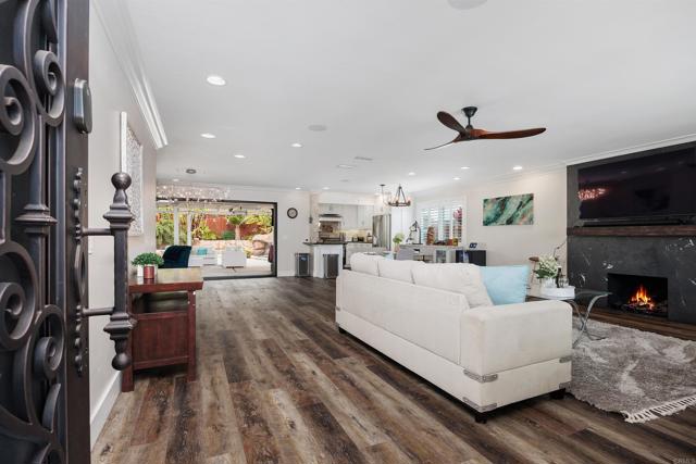 3984 Scott Dr., Carlsbad CA: https://media.crmls.org/mediaz/bb6d0e7d-14bb-4a97-a0f8-8024c29f056a.jpg