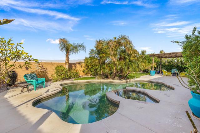 74062 Jeri Lane, Palm Desert CA: https://media.crmls.org/mediaz/bb6d5c25-bcbe-4a75-aa7f-c7d20529282d.jpg