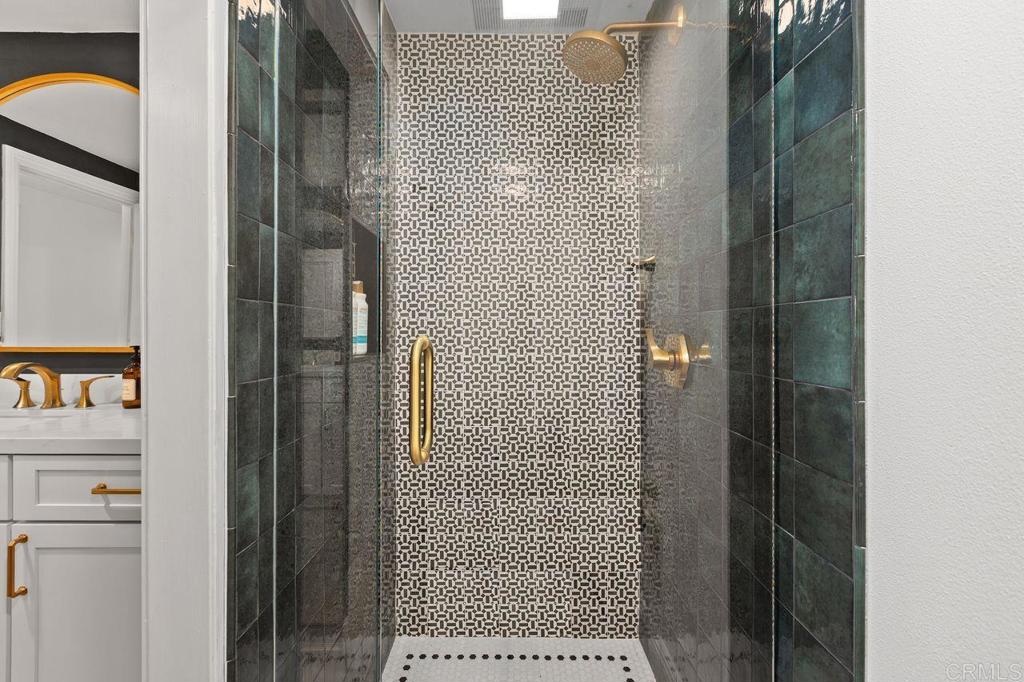 https://media.crmls.org/mediaz/bb6d985e-c100-4b86-b919-ecac3aa1e17d.jpg?preset=X-Large