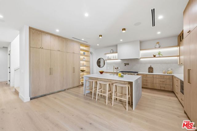 5 Bed Home for Sale in Encino, California