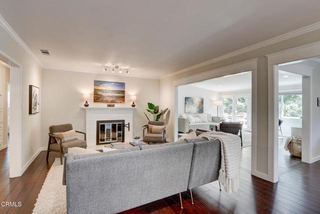 Detail Gallery Image 4 of 37 For 1255 Oak Circle Dr, Glendale,  CA 91208 - 3 Beds | 2 Baths