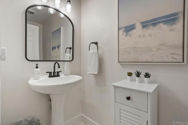 646 Sumner Way, Oceanside CA: https://media.crmls.org/mediaz/bb6ef2d7-06d3-45c5-b39b-898a2a1b4fe5.jpg
