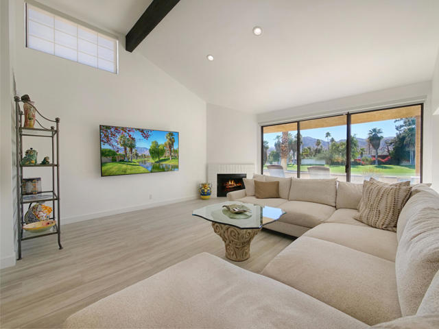 7529 Regency Drive, Palm Springs CA: https://media.crmls.org/mediaz/bb6f2402-b251-4b67-94c7-a74af78d2927.jpg