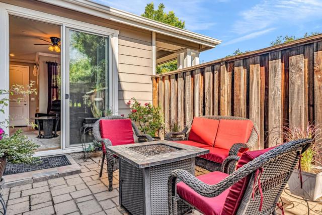 160 Sarafina Way, Gilroy CA: https://media.crmls.org/mediaz/bb6f300e-d913-4d54-ad2f-6a8c29928fe3.jpg