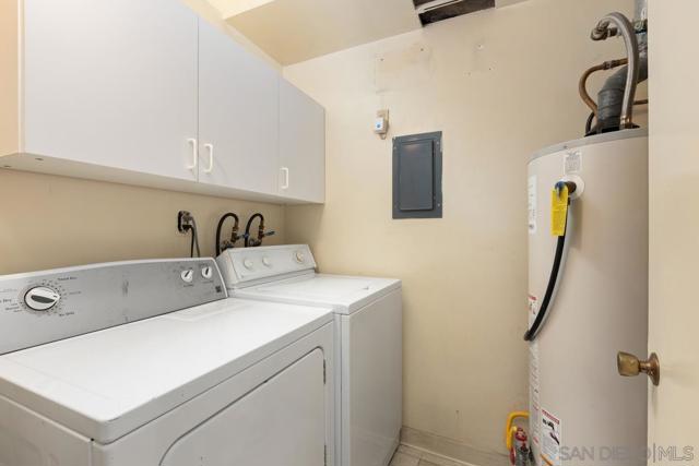 8415 Sugarman Dr, La Jolla CA: https://media.crmls.org/mediaz/bb6f4e76-e648-4b00-8c0b-e33422cec693.jpg