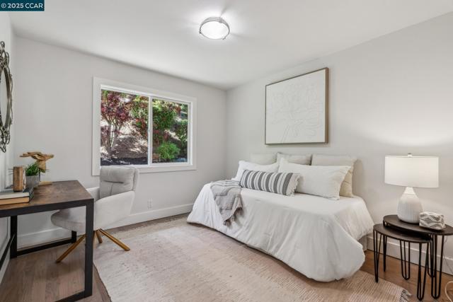 70 Lost Valley Dr, Orinda CA: https://media.crmls.org/mediaz/bb6f6064-8754-4e47-ab3c-ddce547dabb6.jpg