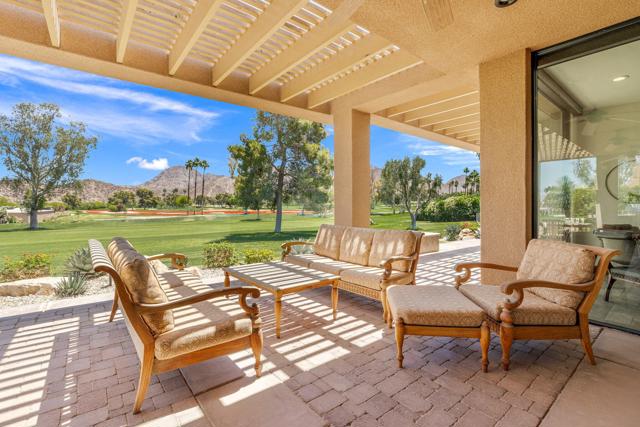 49006 Foxtail Lane, Palm Desert CA: https://media.crmls.org/mediaz/bb6f7ec0-1cae-40cf-a4c1-fc6e3d4220fe.jpg