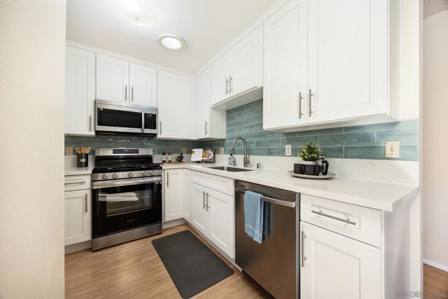 1180 Evelyn St, San Diego CA: https://media.crmls.org/mediaz/bb6fd6f8-b866-4195-8d74-507377a312ac.jpg