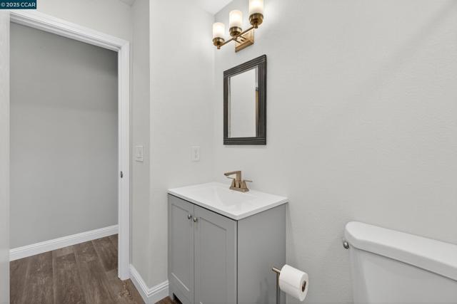 2173 Madrone Dr, Fairfield CA: https://media.crmls.org/mediaz/bb6feeb1-26b0-4696-83a2-f50b6e062c2d.jpg