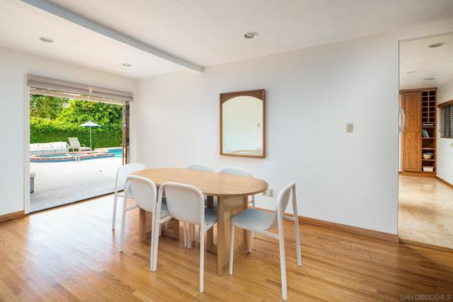 1444 Rodeo Dr, La Jolla CA: https://media.crmls.org/mediaz/bb6ff53c-afa0-46a6-893d-8f6344460ee8.jpg